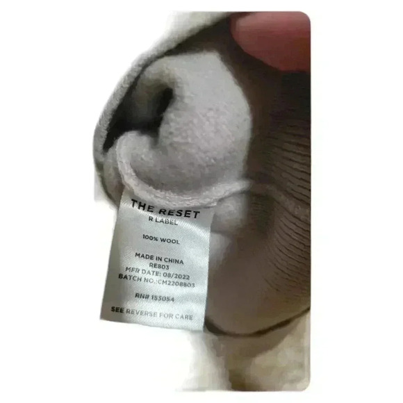 The Reset R Label Women's Gray V-Neck Wool Sweater Size Medium - Picture 4 of 4